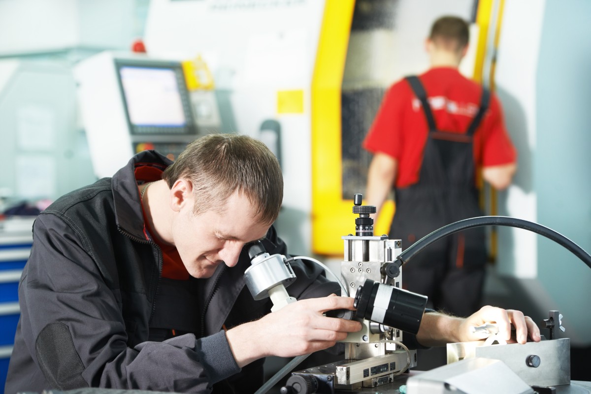 Ausbildung_Gestaltungsbilder_Mikroskop_CNC_shutterstock_130250201